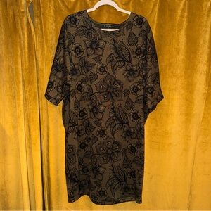 Bryn Walker Black and Gree. Patterned Top